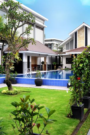 Imagen de los exteriores del Hotel Griya Persada Convention And Resort. Foto 4