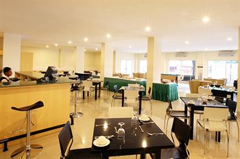 Imagen de la habitación del Hotel Griya Sintesa. Foto 9