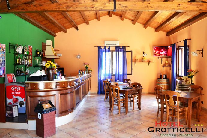 Imagen de los exteriores del Hotel Grotticelli and Resort. Foto 9