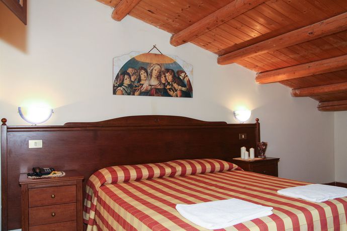 Imagen de la piscina del Hotel Grotticelli and Resort. Foto 14
