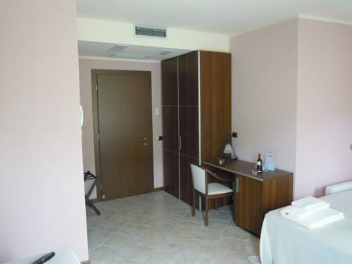 Imagen de la habitación del Hotel Grotto Bagat. Foto 4
