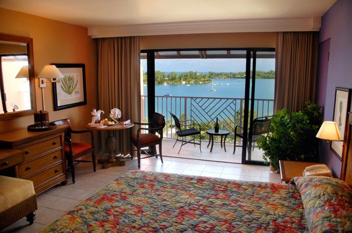 Imagen de la habitación del Hotel Grotto Bay Beach Resort. Foto 4