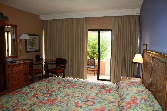 Imagen de la habitación del Hotel Grotto Bay Beach Resort. Foto 8