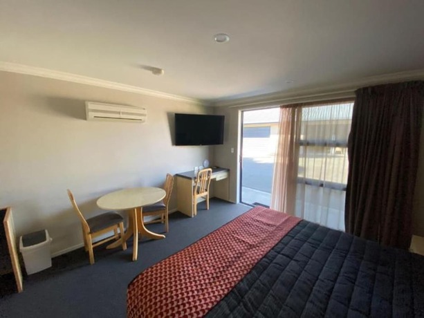 Imagen de la habitación del Hotel Grove Park Motor Lodge. Foto 17