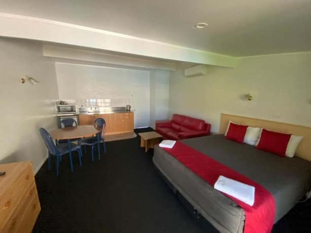 Imagen de la habitación del Hotel Grove Park Motor Lodge. Foto 20