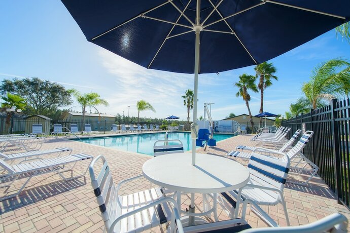 Imagen general del Hotel Grove Ridge RV Resort. Foto 9