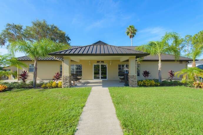 Imagen general del Hotel Grove Ridge RV Resort. Foto 14