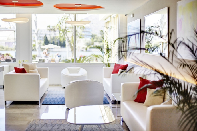 Imagen de los interiores del Hotel Grupotel Amapola. Foto 15