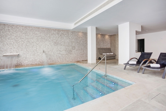 Imagen de la piscina del Hotel Grupotel Farrutx. Foto 17