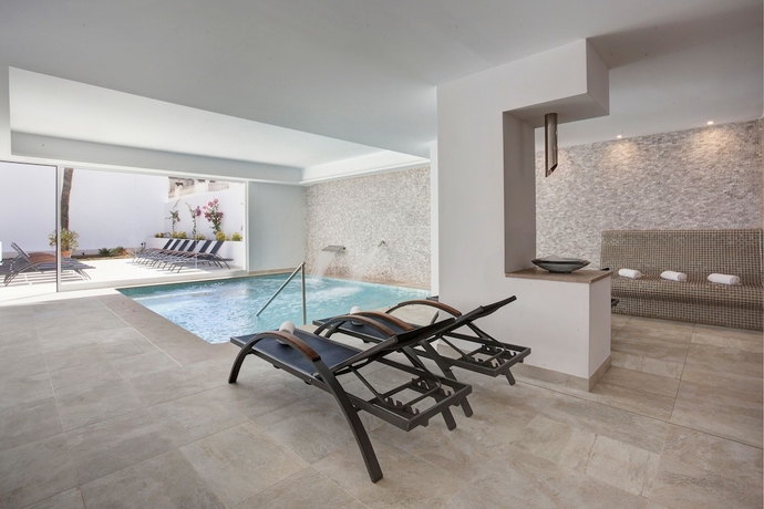 Imagen de la piscina del Hotel Grupotel Farrutx. Foto 18