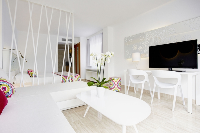 Imagen de la habitación del Hotel Grupotel Ibiza Beach Resort - Adults Only. Foto 9