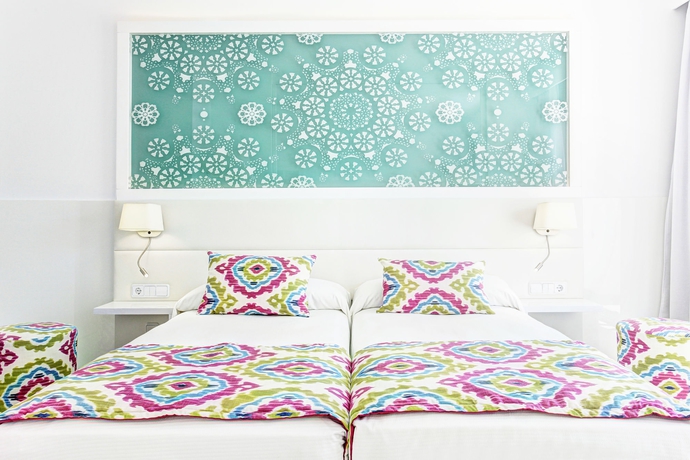 Imagen de la habitación del Hotel Grupotel Ibiza Beach Resort - Adults Only. Foto 11