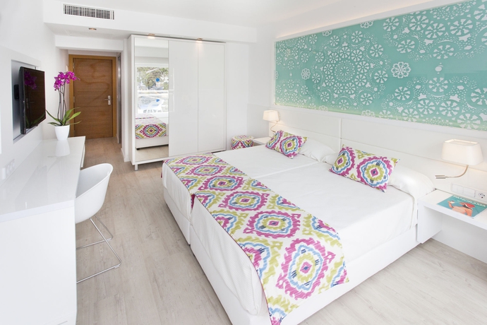 Imagen de la habitación del Hotel Grupotel Ibiza Beach Resort - Adults Only. Foto 12
