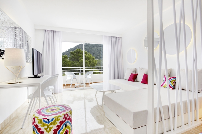 Imagen de la habitación del Hotel Grupotel Ibiza Beach Resort - Adults Only. Foto 13