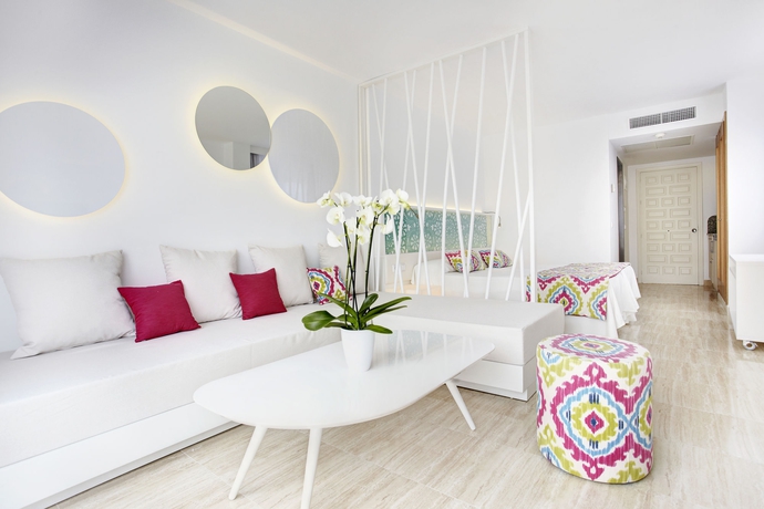Imagen de la habitación del Hotel Grupotel Ibiza Beach Resort - Adults Only. Foto 14