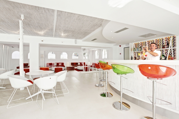 Imagen del bar/restaurante del Hotel Grupotel Ibiza Beach Resort - Adults Only. Foto 7