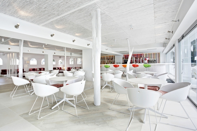 Imagen del bar/restaurante del Hotel Grupotel Ibiza Beach Resort - Adults Only. Foto 8