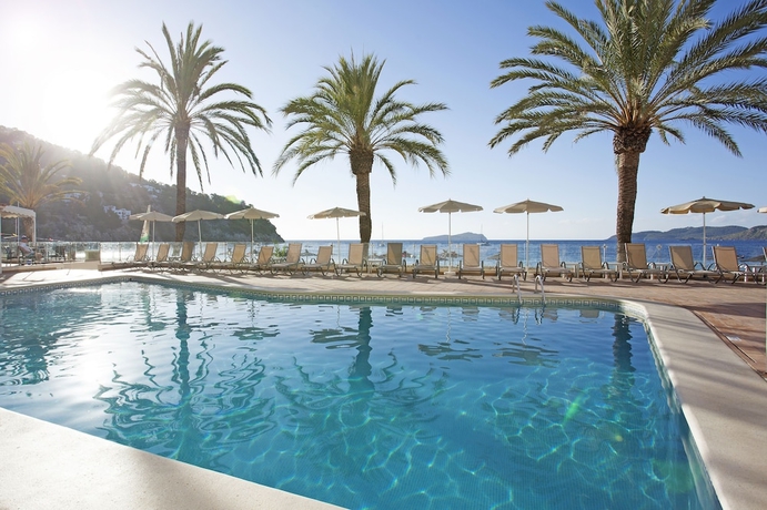 Imagen de la piscina del Hotel Grupotel Imperio Playa. Foto 14