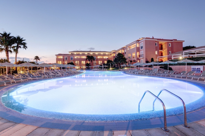 Imagen de la piscina del Hotel Grupotel Macarella Suites and Spa. Foto 16