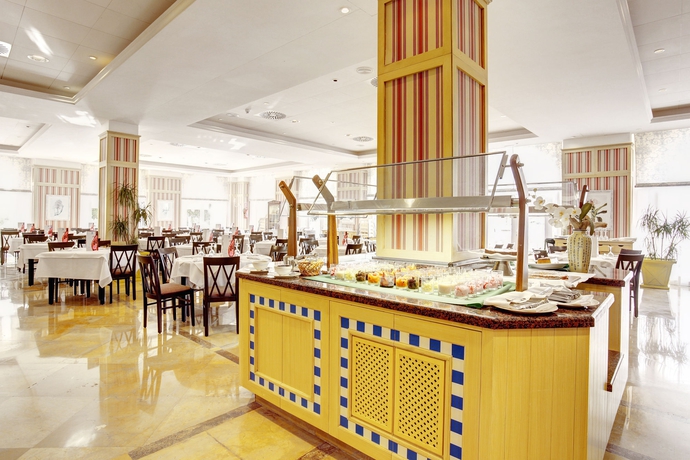 Imagen del bar/restaurante del Hotel Grupotel Macarella Suites and Spa. Foto 5