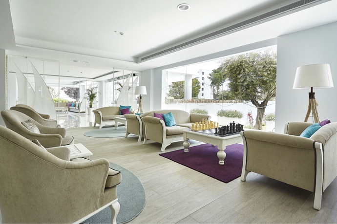 Imagen de los interiores del Hotel Grupotel Maritimo. Foto 11