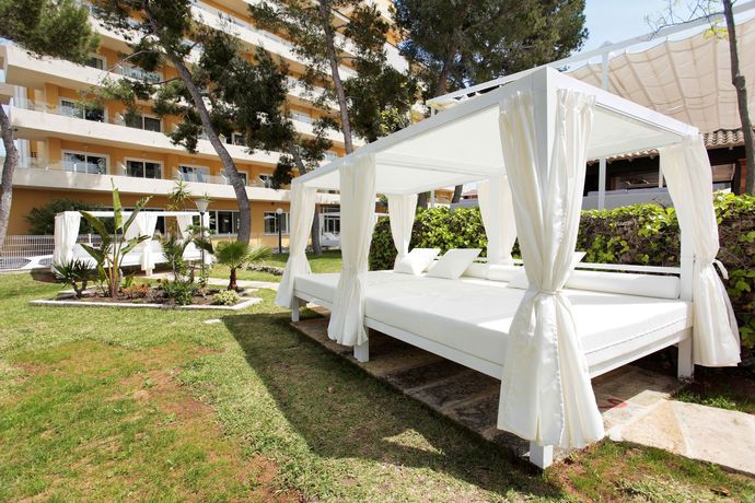 Imagen de los exteriores del Hotel Grupotel Montecarlo. Foto 10