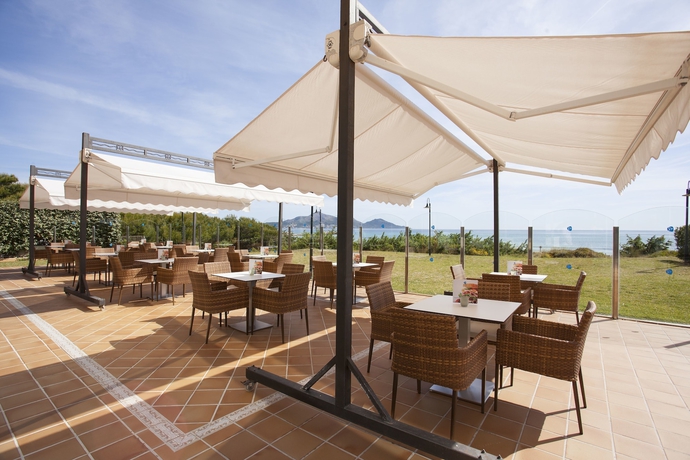 Imagen del bar/restaurante del Hotel Grupotel Natura Playa. Foto 2