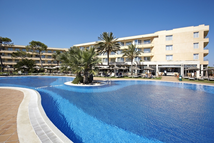 Imagen de la piscina del Hotel Grupotel Natura Playa. Foto 15