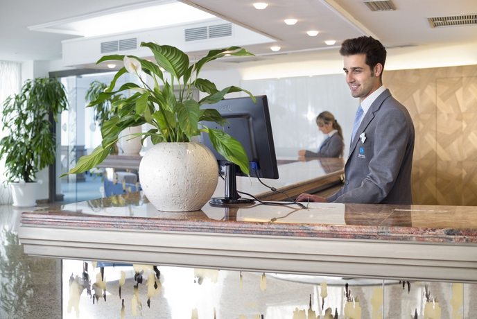 Imagen de los interiores del Hotel Grupotel Orient. Foto 8