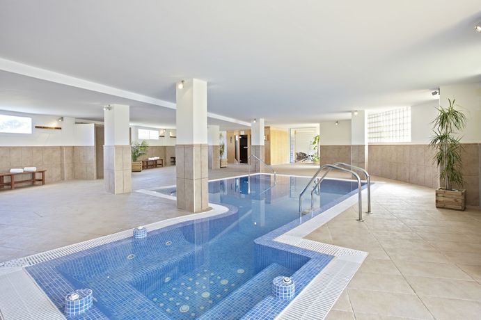 Imagen de la piscina del Hotel Grupotel Port D'alcudia. Foto 16