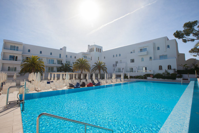 Imagen de la piscina del Hotel Grupotel Rocador. Foto 15