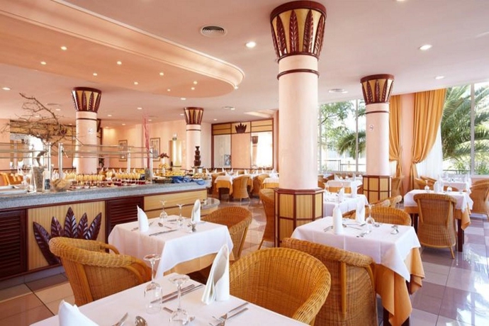 Imagen general del Hotel Grupotel Santa Eulalia and Spa - Adults Only. Foto 2