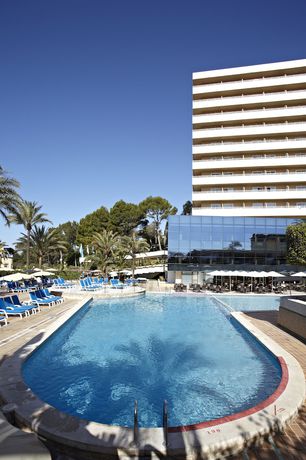 Imagen de la piscina del Hotel Grupotel Taurus Park. Foto 18