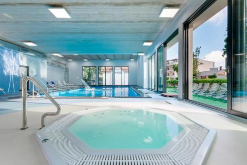 Imagen de la piscina del Hotel Gryf Ośrodek Międzywodzie. Foto 6