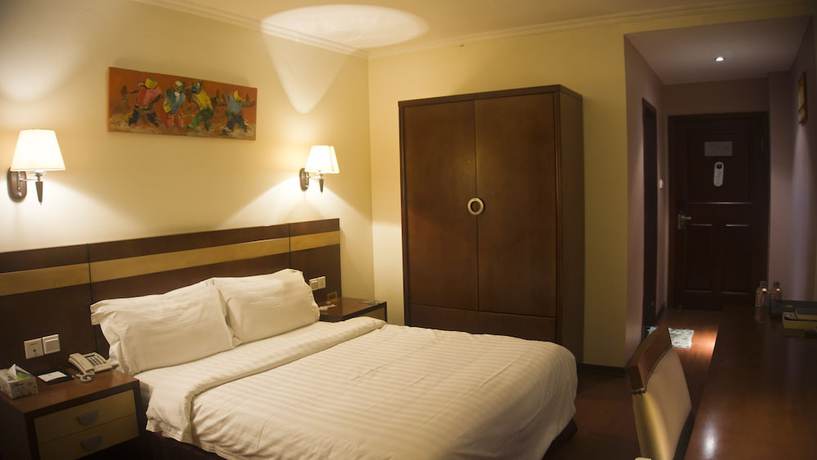 Imagen de la habitación del Hotel Gs Plaza. Foto 13