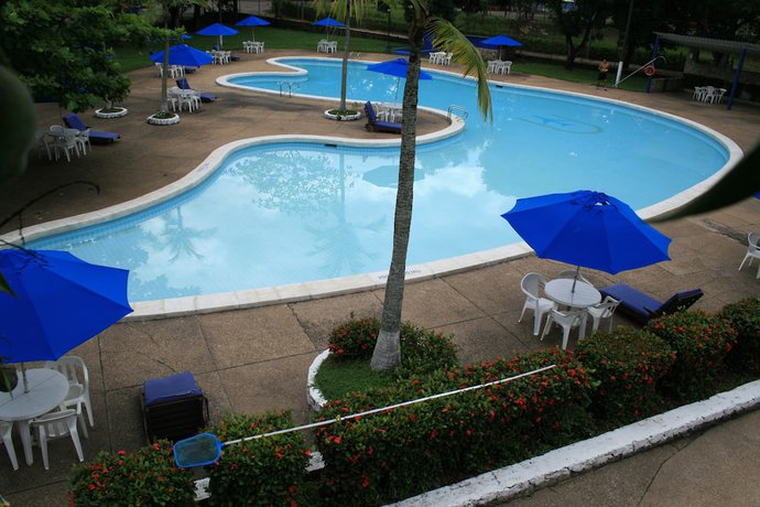 Imagen de la piscina del Hotel Guadaira Resort. Foto 15