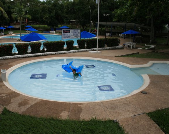 Imagen de la piscina del Hotel Guadaira Resort. Foto 16