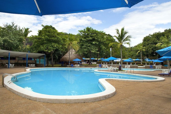 Imagen de la piscina del Hotel Guadaira Resort. Foto 20