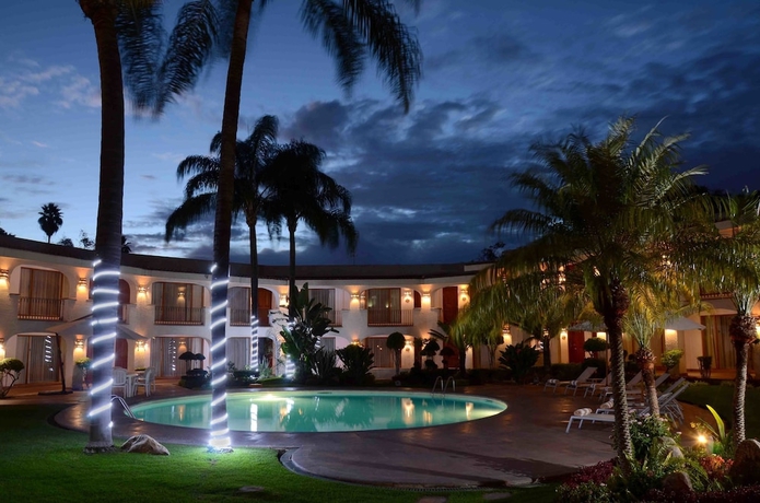 Imagen de la piscina del Hotel Guadalajara Plaza Ejecutivo Lopez Mateos. Foto 19