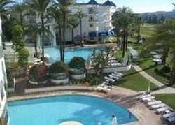 Imagen de la piscina del Hotel Guadalpin Byblos. Foto 6
