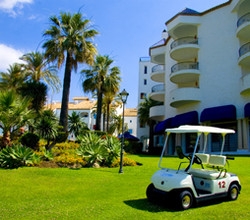 Imagen de los exteriores del Hotel Guadalpin Byblos. Foto 4