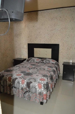 Imagen de la habitación del Hotel Guadalupe Bernal. Foto 12