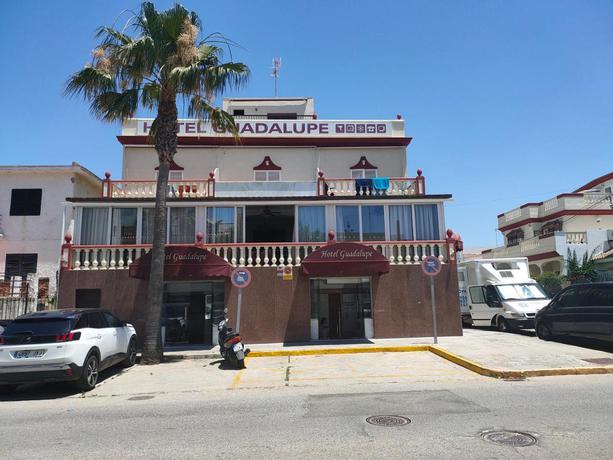 Imagen general del Hotel Guadalupe, Chipiona. Foto 1