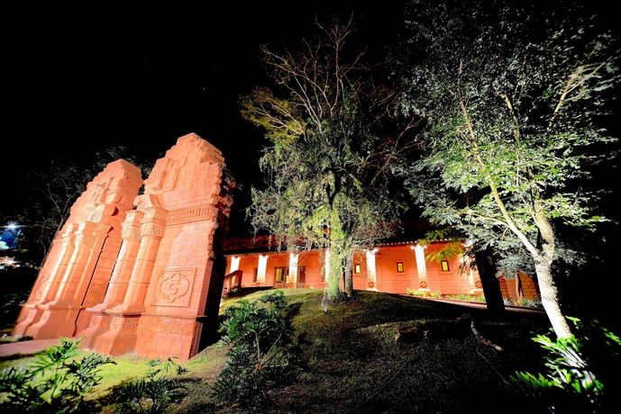 Imagen de los exteriores del Hotel Guaminí Misión. Foto 8