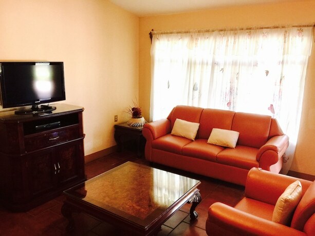 Imagen de la habitación del Hotel Guam&uacute;chil Parque Acu&aacute;tico and Caba&ntilde;as. Foto 18