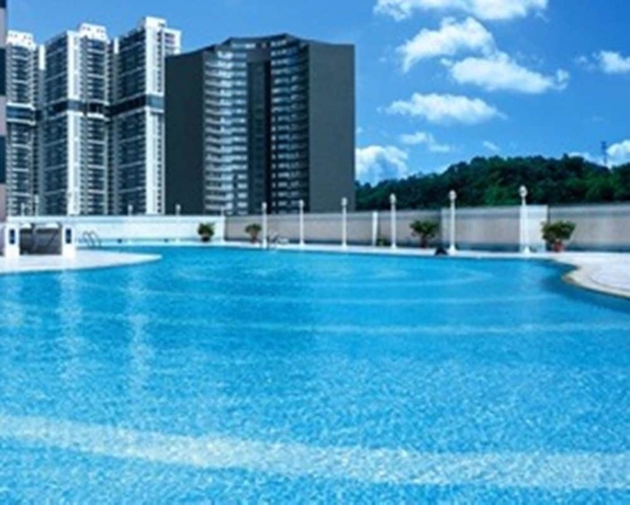 Imagen de la piscina del Hotel Guangdong Zhuhai. Foto 19