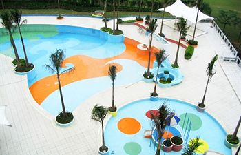 Imagen de la piscina del Hotel Guangxi Wharton International. Foto 18