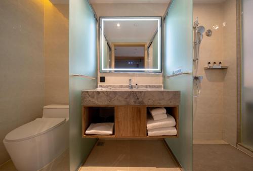 Imagen de la habitación del Hotel Guangzhou Baiyun Airport COCO. Foto 19
