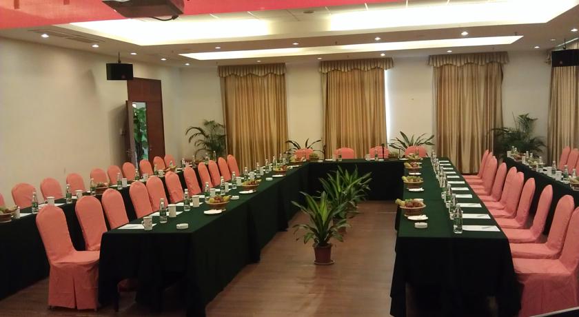 Imagen de los interiores del Hotel Guangzhou Dagang Garden. Foto 6