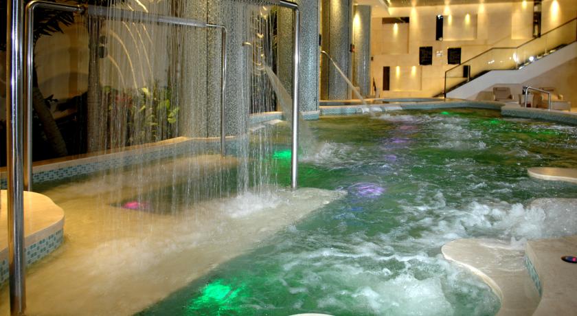 Imagen de la piscina del Hotel Guangzhou Haoyin Kailai. Foto 7